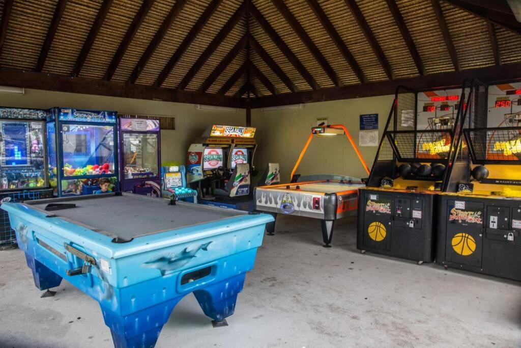 2 Bedroom Ground Level Villa In Tropical 4* Resort ヌーサヴィル エクステリア 写真